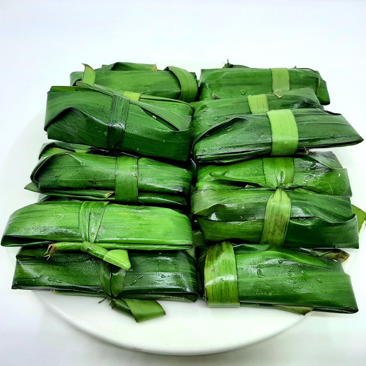 Gửi tặng bánh lọc từ Huế đi Thụy Điển cho người thân, bạn bè Gửi tặng bánh lọc từ Huế đi Thụy Điển cho người thân, bạn bè