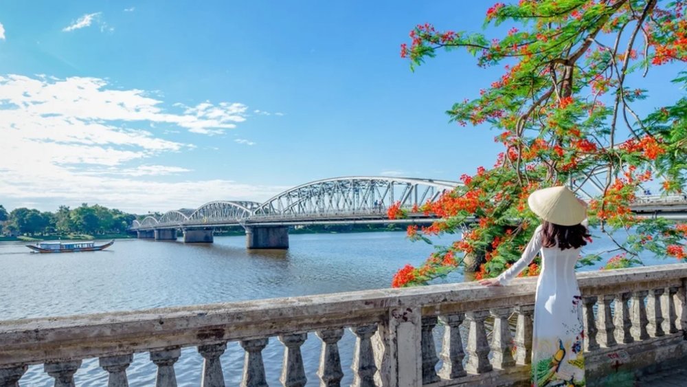 Huế - Vẻ đẹp trầm lắng giữa nhịp sống hiện đại Huế - Vẻ đẹp trầm lắng giữa nhịp sống hiện đại