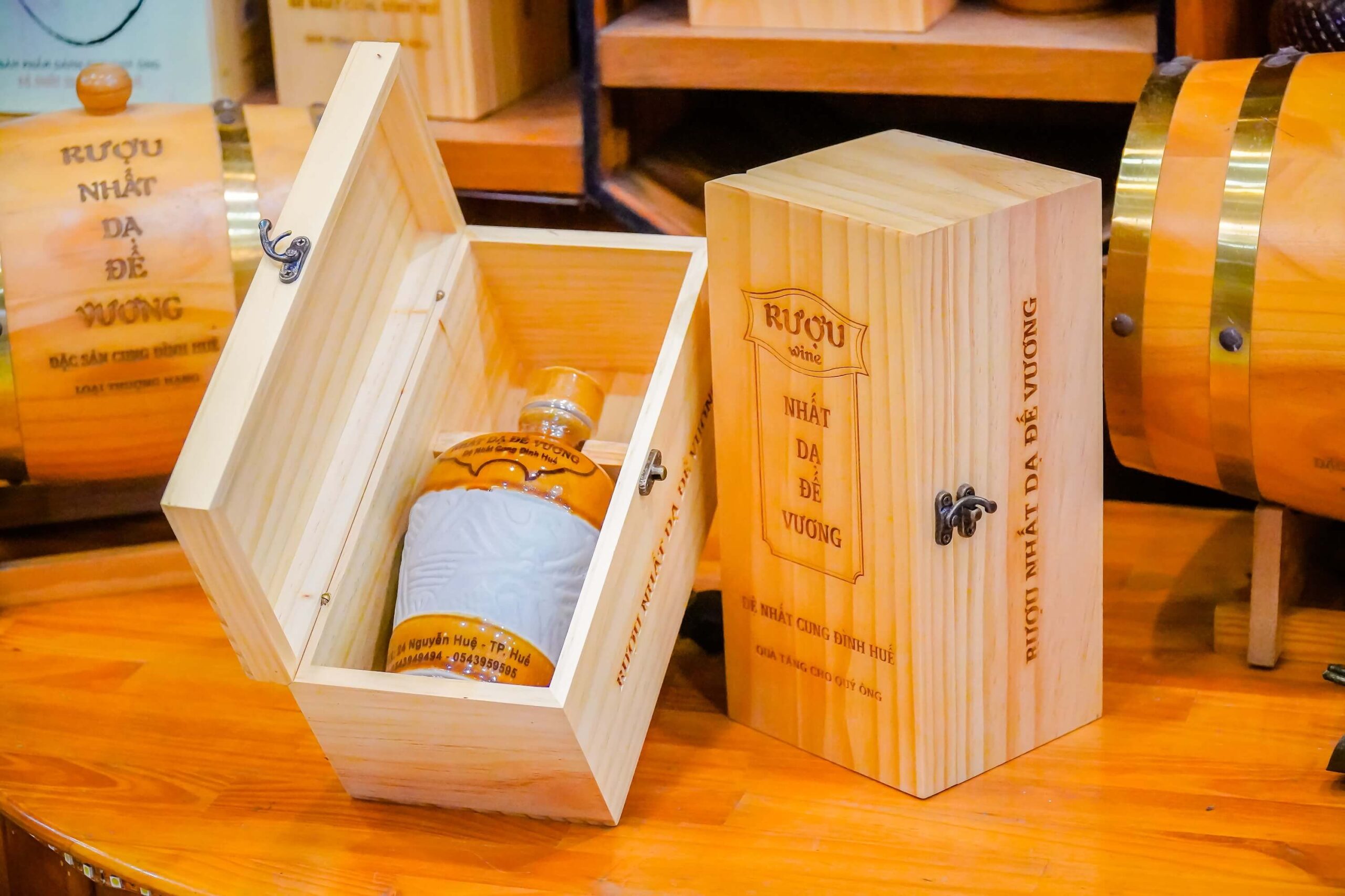 Vận Chuyển Rượu Cung Đình Nhất Dạ Đế Vương Từ Huế Đi Đà Nẵng: An Toàn, Chuyên Nghiệp