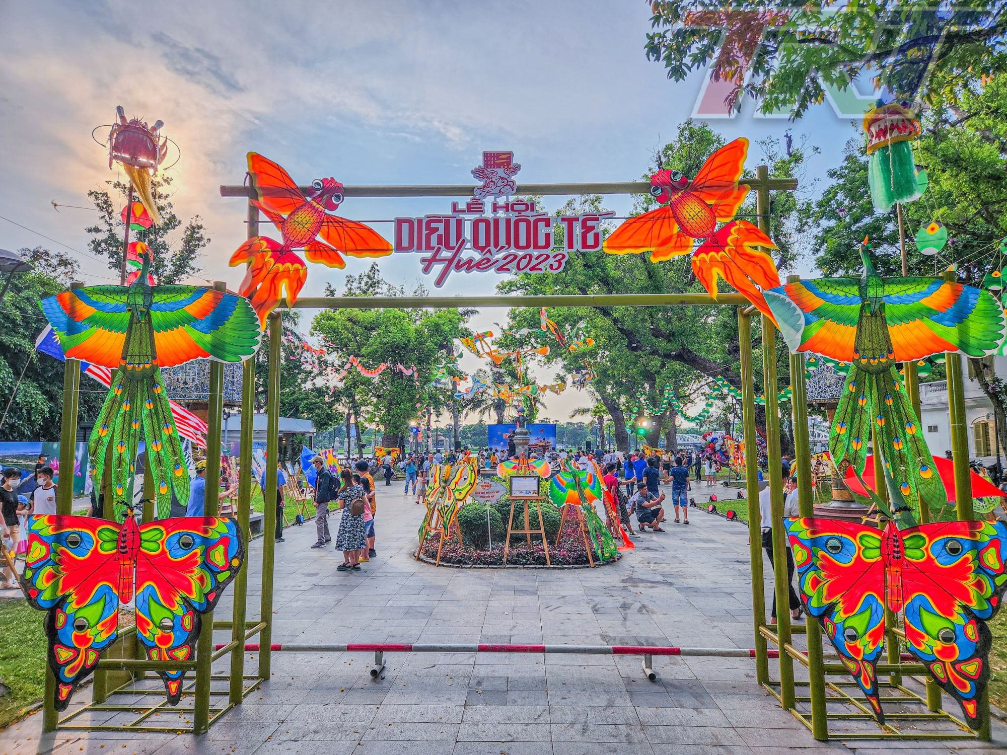 Thả diều – Nét đẹp văn hóa gắn liền với du lịch Cố đô