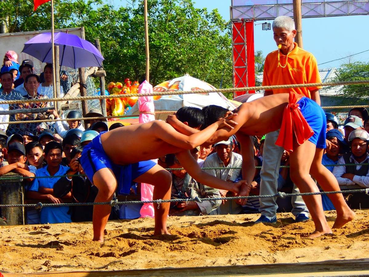 Hội vật làng Sình và làng Thủ Lễ