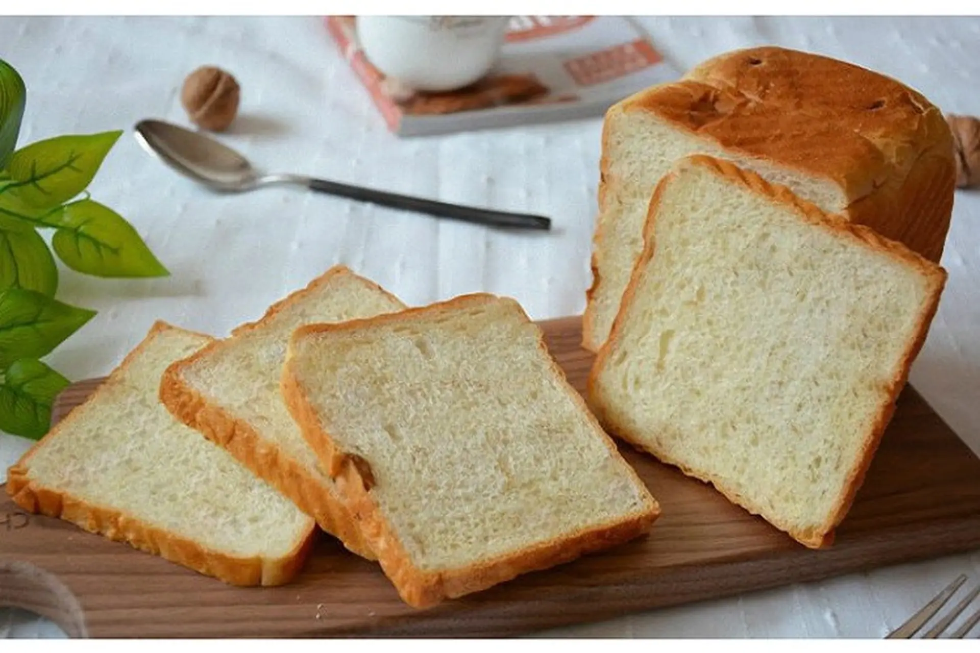 Tại sao nên chọn HueLogistics vận chuyển bánh mì gối?