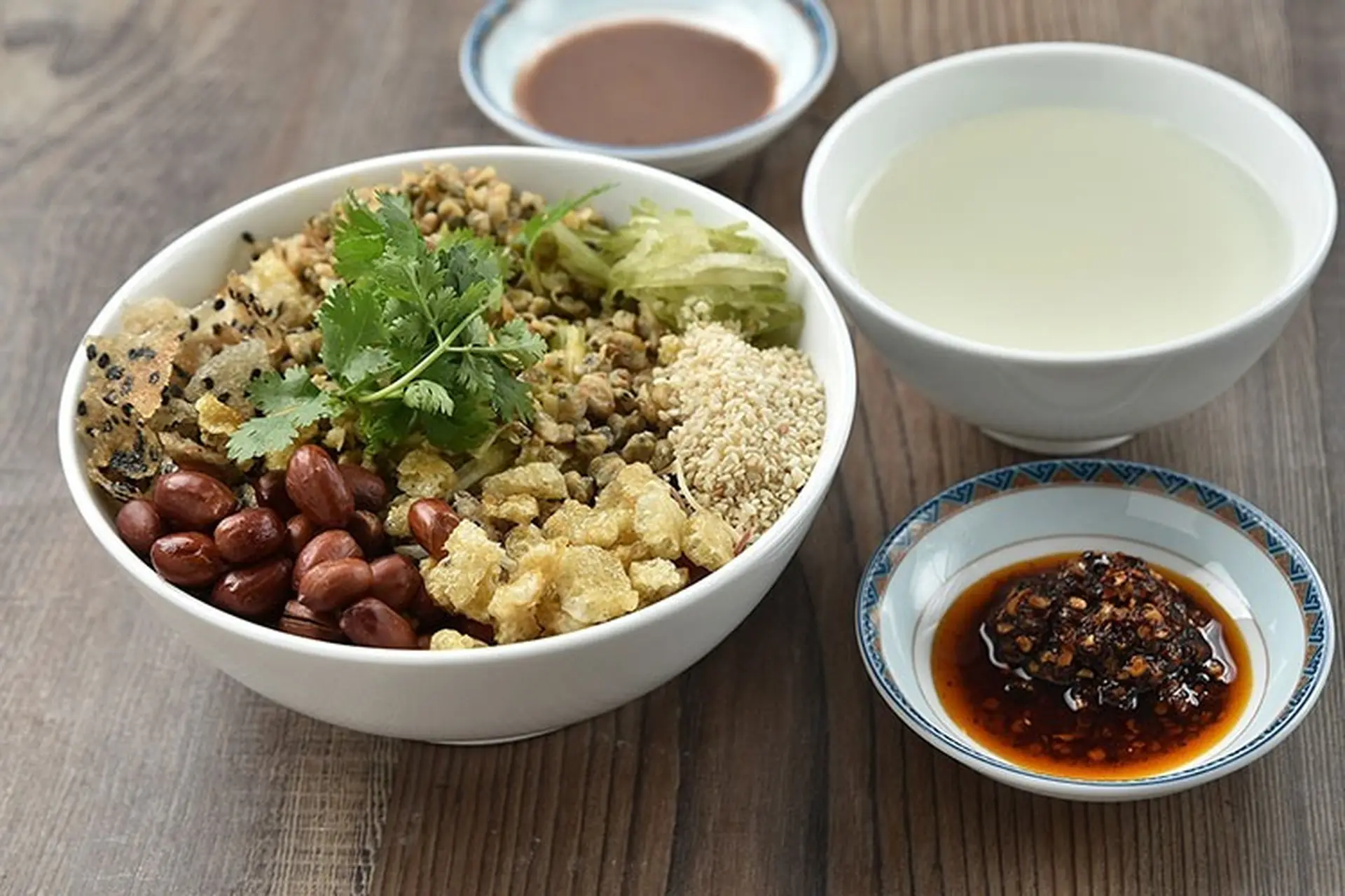 Cơm hến, bún hến Cồn Hến