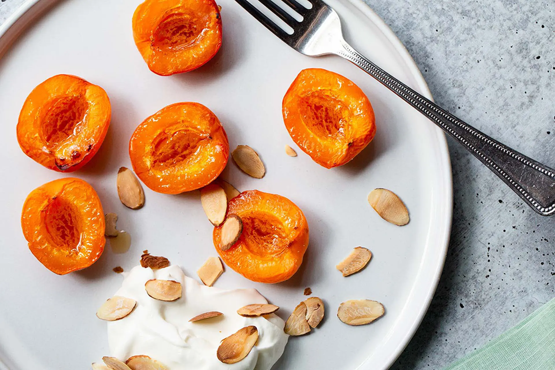 Dịch vụ gửi đào sấy đi London của HueLogistics có gì đặc biệt?