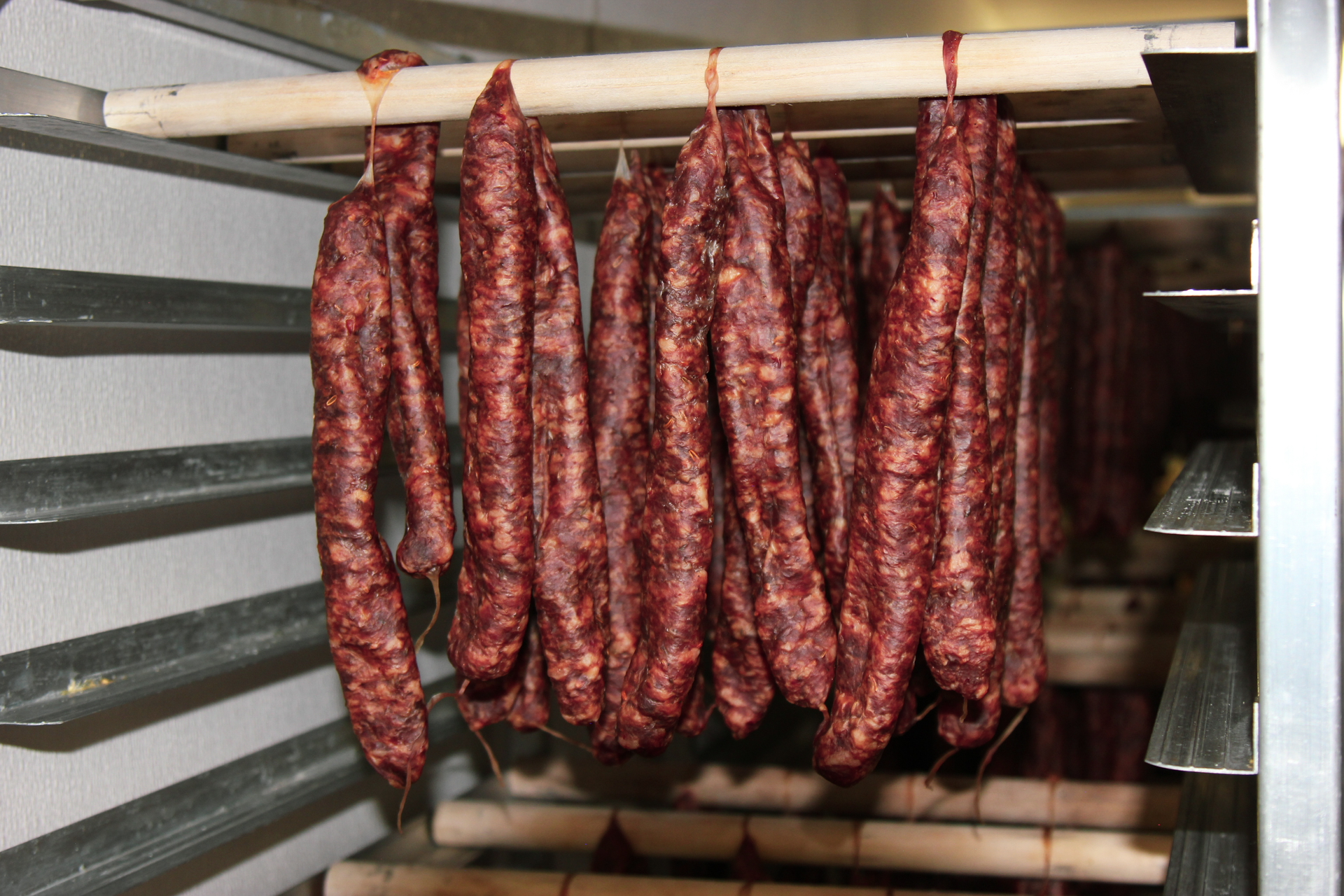 Kiểm tra độ sấy khô của lạp xưởng