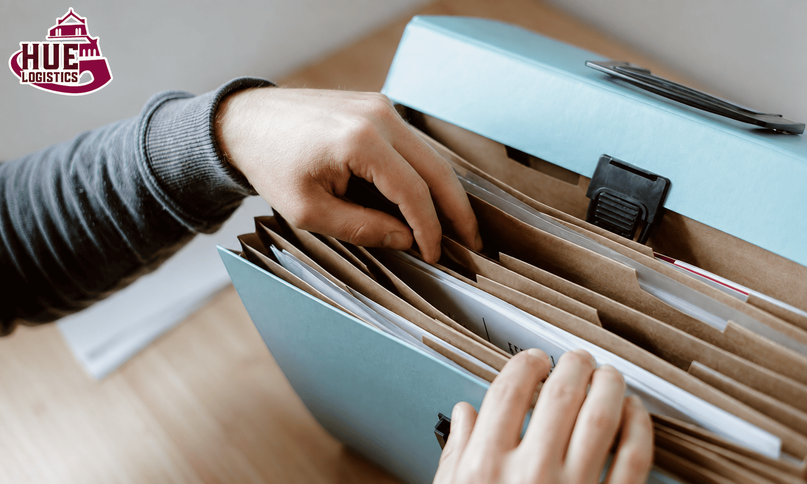 Gửi Hồ Sơ Du Học Ra Nước Ngoài: Làm Sao Để Hồ Sơ Đến Kịp Deadline?