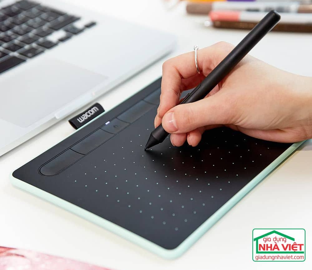 Gửi Màn Hình Vẽ Từ Huế Đi HCM – Làm Sao Để Mặt Cảm Ứng Không Bị Trầy?
