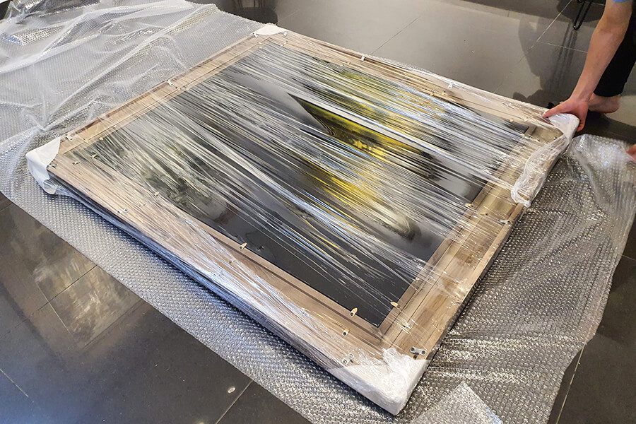 Gửi Tranh Canvas Đi Mỹ: Làm Sao Để Khung Tranh Không Bị Cong?