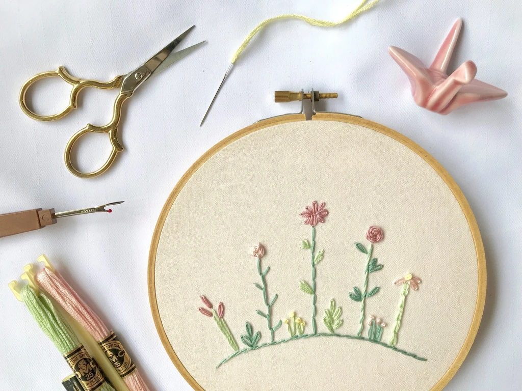 Gửi Đồ Thêu Tay Từ Huế Đi Mỹ – Làm Sao Để Mặt Vải Không Bị Nhăn?