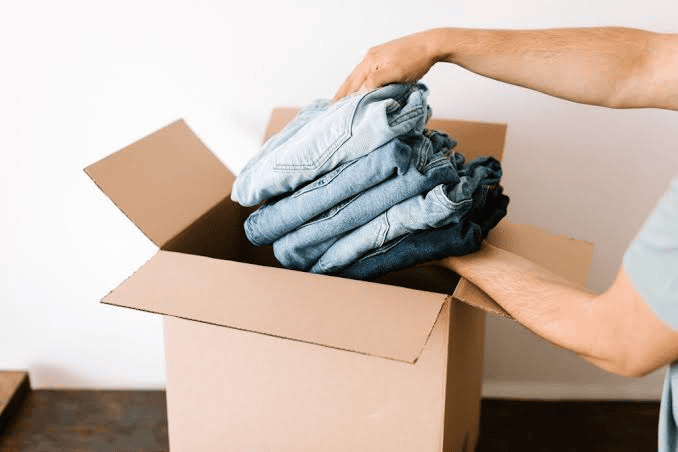 Gửi Hàng Mẫu Thời Trang Sang Nhật: Đóng Gói Thế Nào Để Giữ Form?