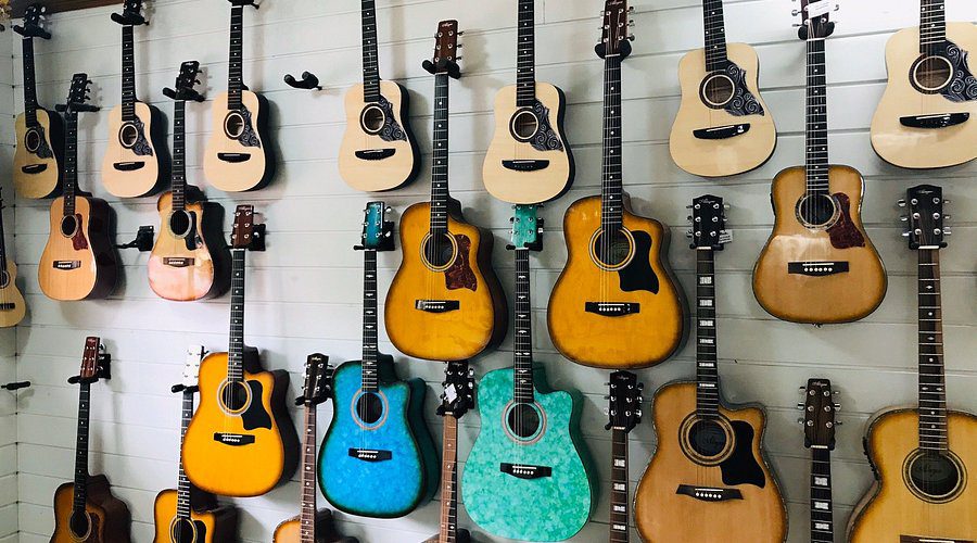 Gửi Cây Guitar Từ Hà Nội Đi TP.HCM - Làm Sao Để Đàn Không Bị Nứt?